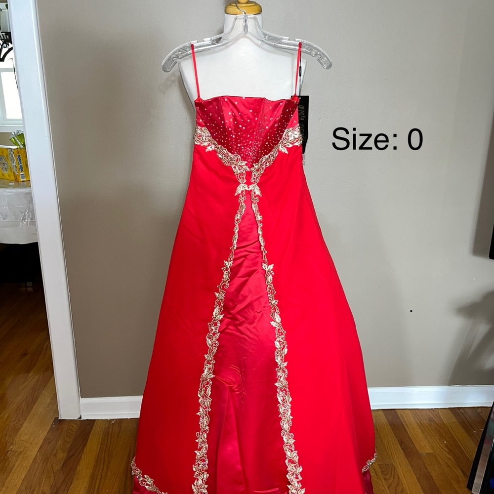 Beautiful prom dress in red color size 0